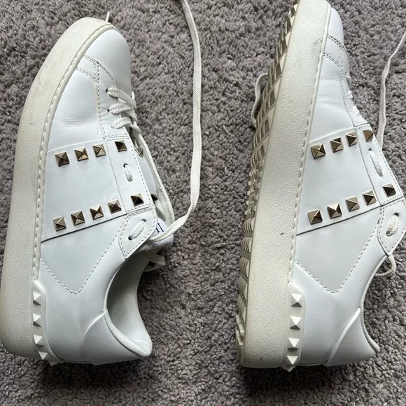 Men’s Valentino Garavani Calfskin Rockstud Untitled Sneakers. US size 7.5